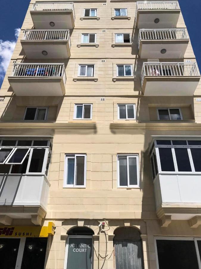 F11 Room 3, Private Room Two Single Beds Shared Bathroom In Shared Flat Msida Exteriör bild