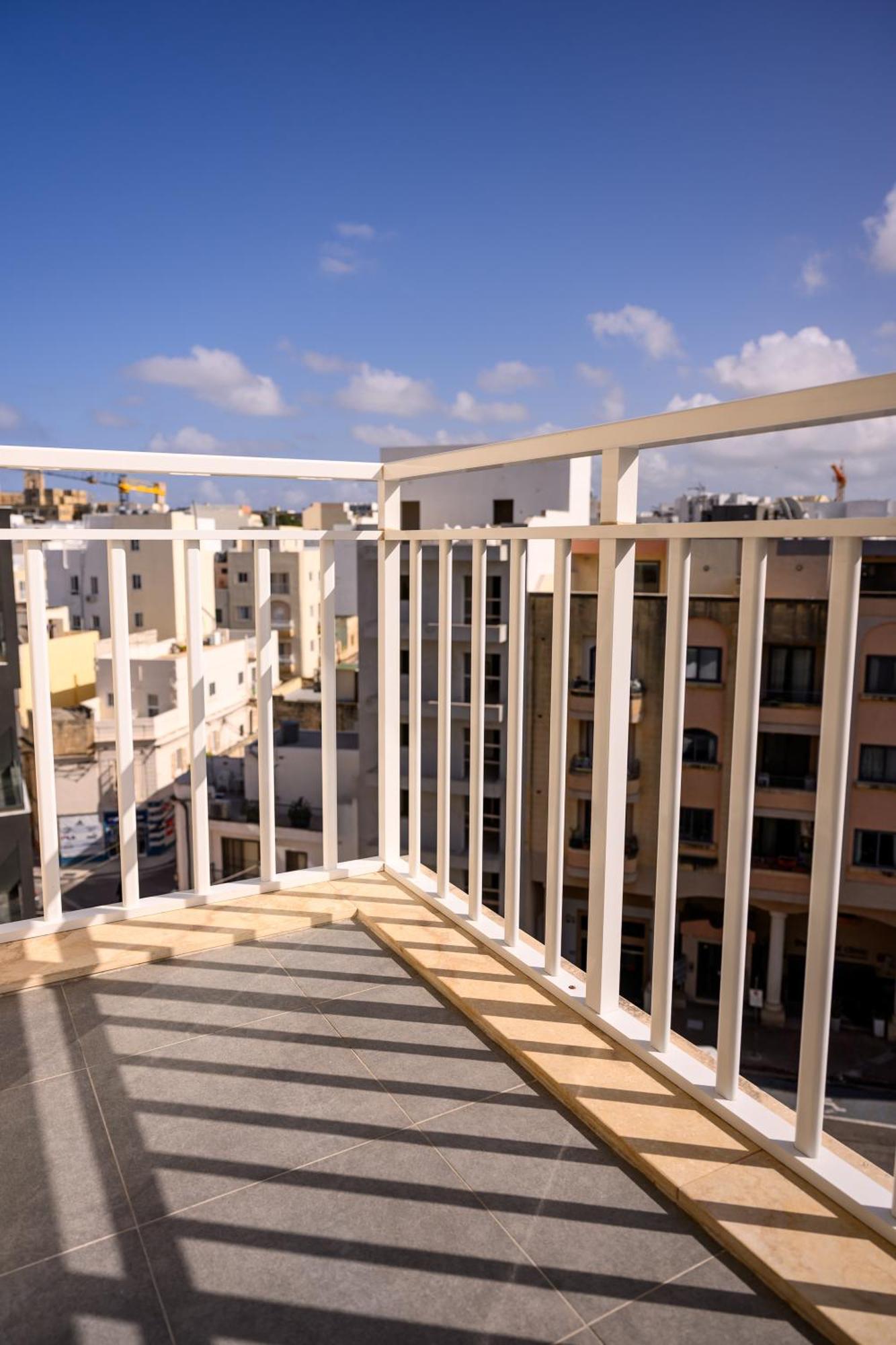 F11 Room 3, Private Room Two Single Beds Shared Bathroom In Shared Flat Msida Exteriör bild