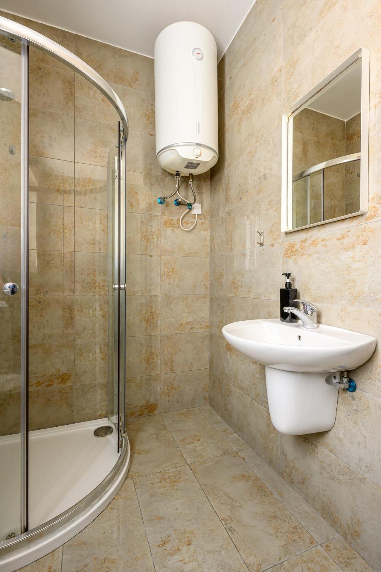 F11 Room 3, Private Room Two Single Beds Shared Bathroom In Shared Flat Msida Exteriör bild