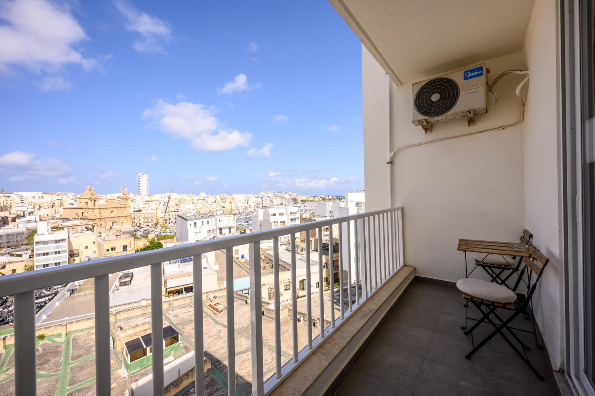F11 Room 3, Private Room Two Single Beds Shared Bathroom In Shared Flat Msida Exteriör bild