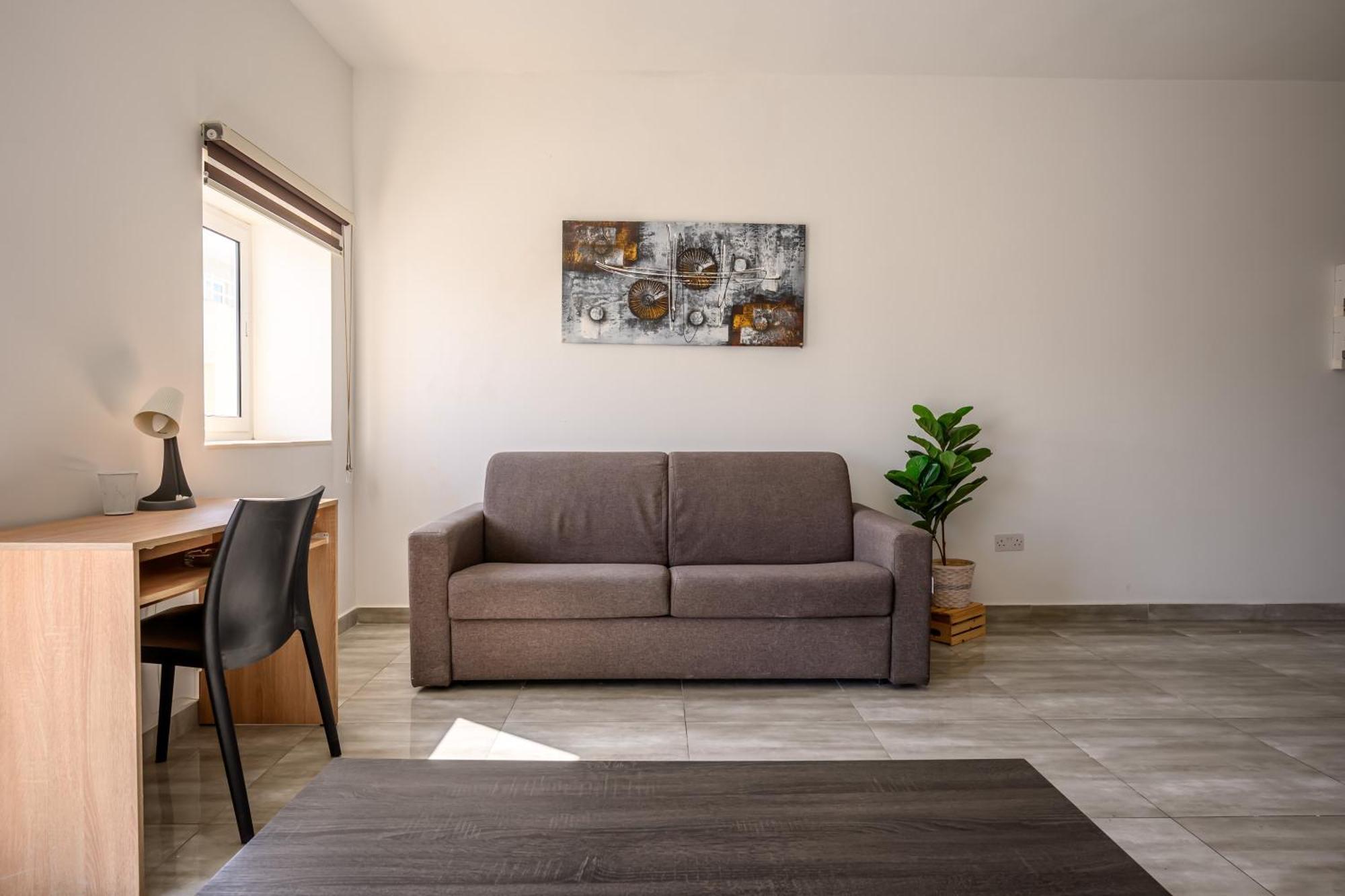 F11 Room 3, Private Room Two Single Beds Shared Bathroom In Shared Flat Msida Exteriör bild