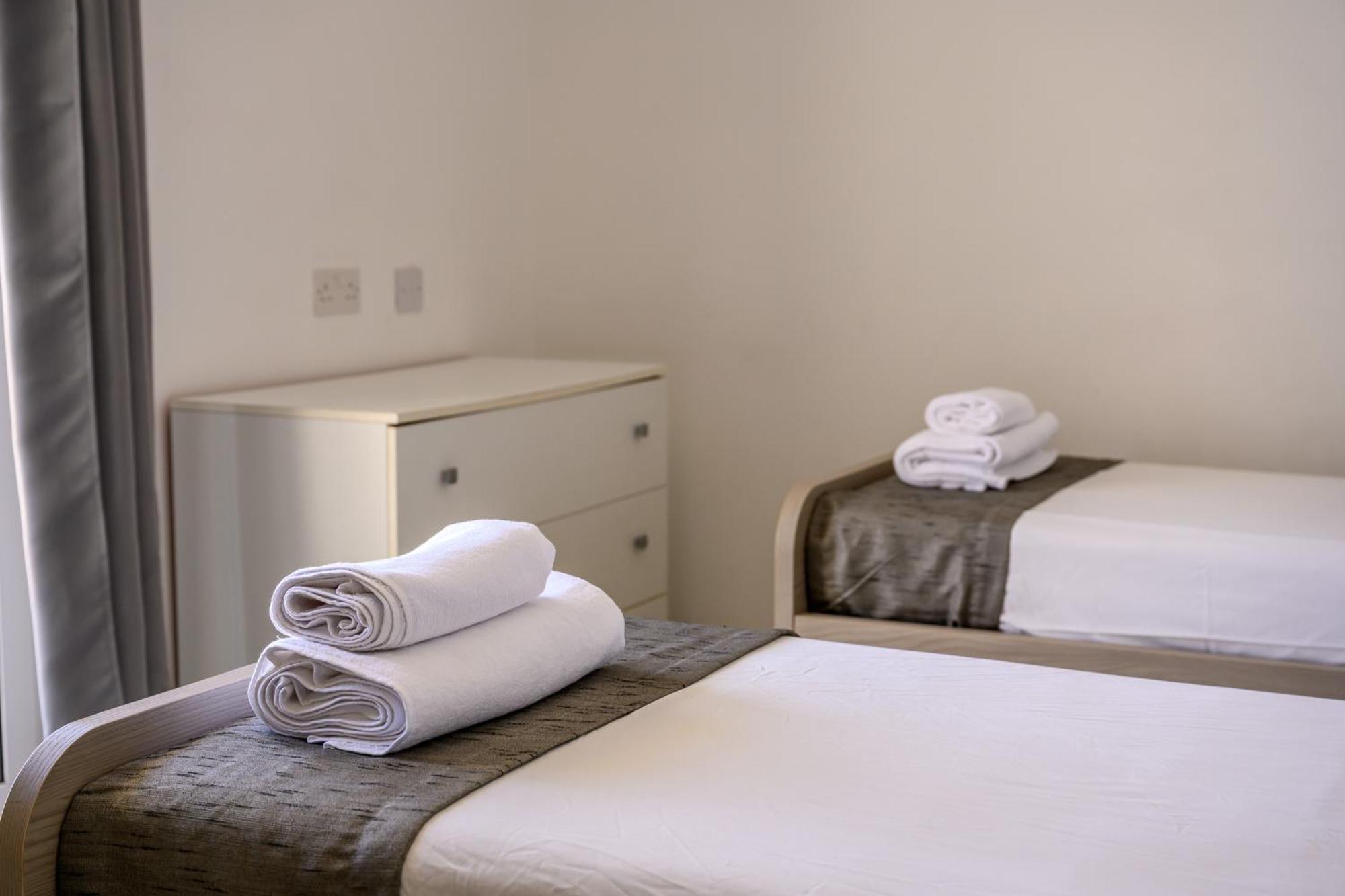 F11 Room 3, Private Room Two Single Beds Shared Bathroom In Shared Flat Msida Exteriör bild