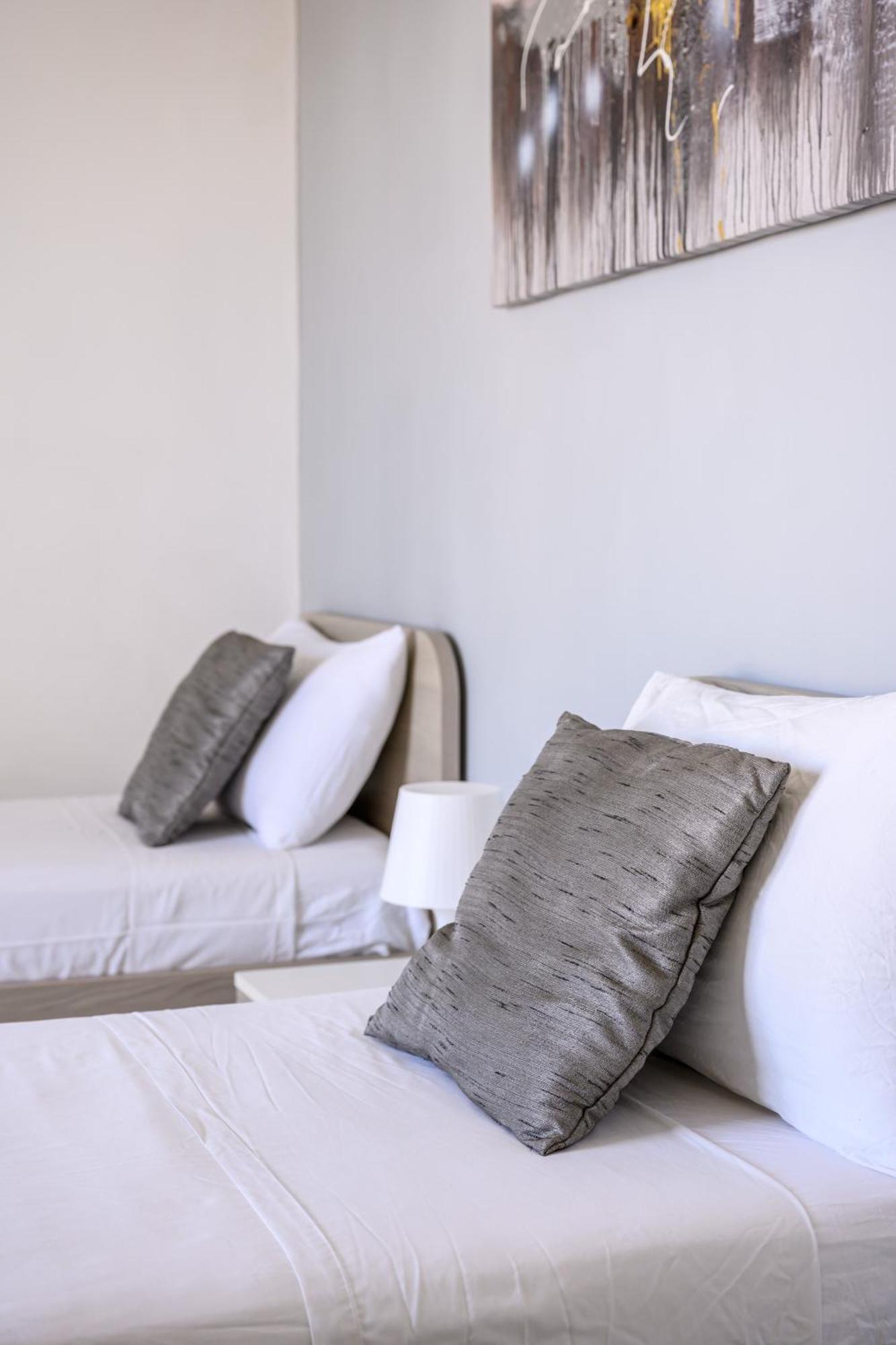 F11 Room 3, Private Room Two Single Beds Shared Bathroom In Shared Flat Msida Exteriör bild